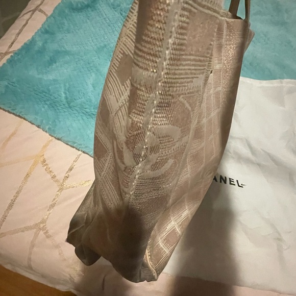 Gorgeous pink and gold color CHANEL TOTE.. COMES WITH DUST BAG. CODE POSTED - Picture 11 of 14